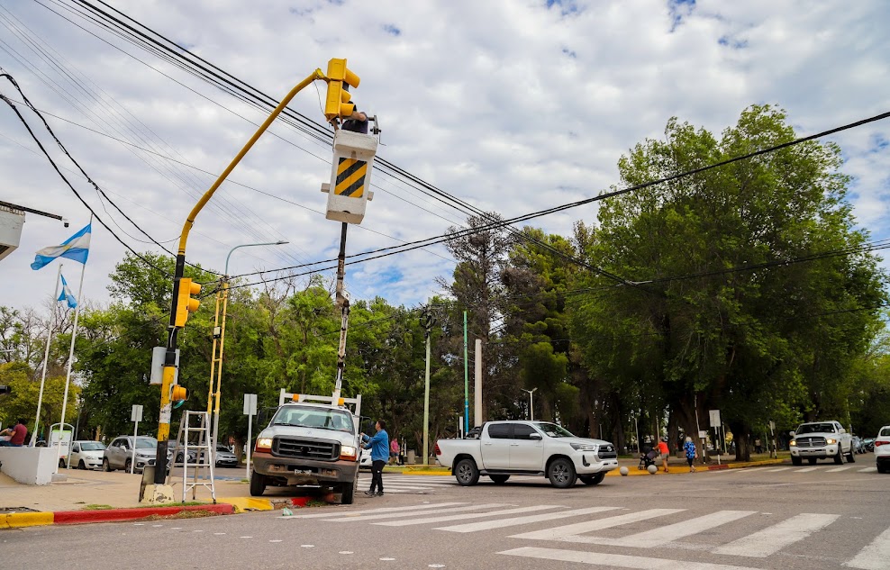 Imagen de VUELVE A FUNCIONAR EL SEMÁFORO DE SAN MARTÍN E INTENDENTE PONS