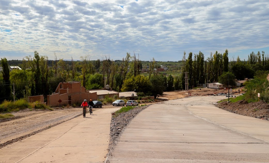 Imagen de BAJADA DE NUEVA ESPAÑA: RESTAN DOS TRAMOS MENORES Y CONTINÚAN EL CORTE TOTAL POR TRABAJOS DE HORMIGONADO