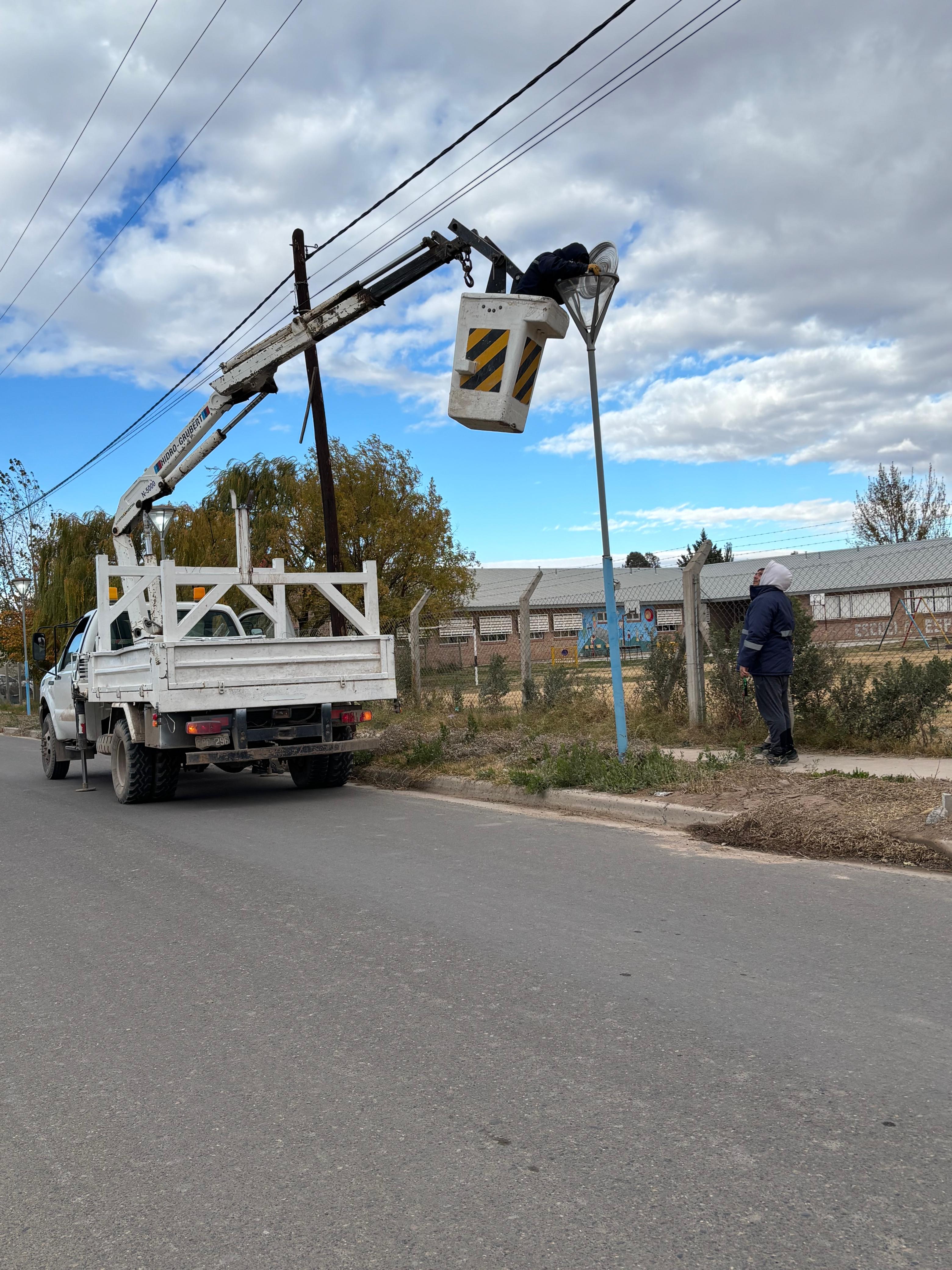 Imagen de MANTENIMIENTO ELÉCTRICO REALIZÓ RECAMBIO DE LUMINARIAS LED EN EL SECTOR DE RUTA 7