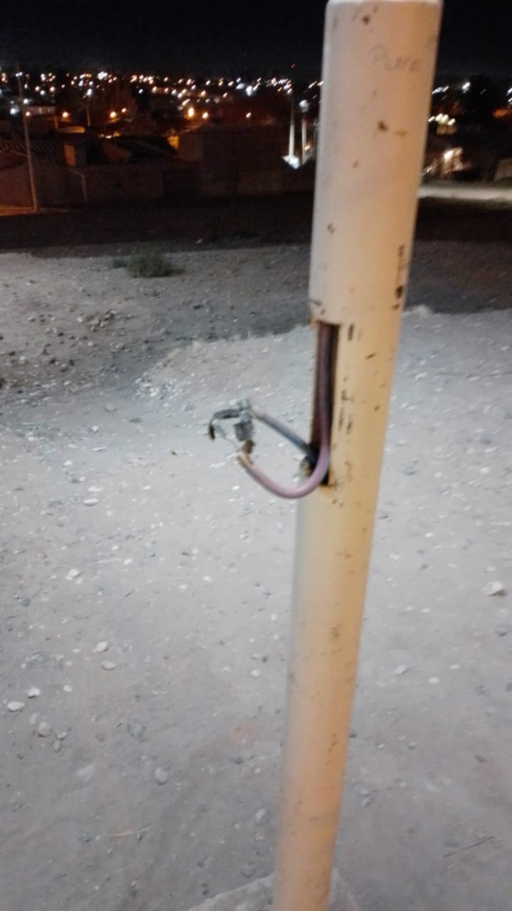 Imagen de EL MUNICIPIO ADVIERTE SOBRE EL RIESGO QUE GENERAN LOS DAÑOS EN COLUMNAS DE ALUMBRADO PÚBLICO