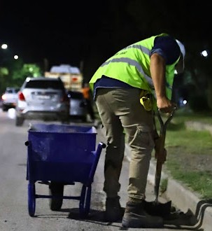 Imagen de LAS CUADRILLAS MUNICIPALES COMPLETARON TAREAS DE LIMPIEZA EN CALLES DE RUCA NIYEU