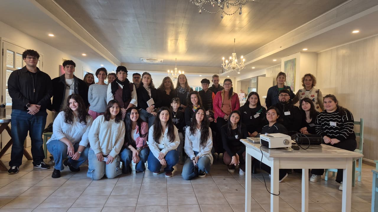 Imagen de ESTUDIANTES DE TURISMO DE LA UNCO PRESENTARON PROPUESTAS PARA FORTALECER EL AGROTURISMO DE CENTENARIO