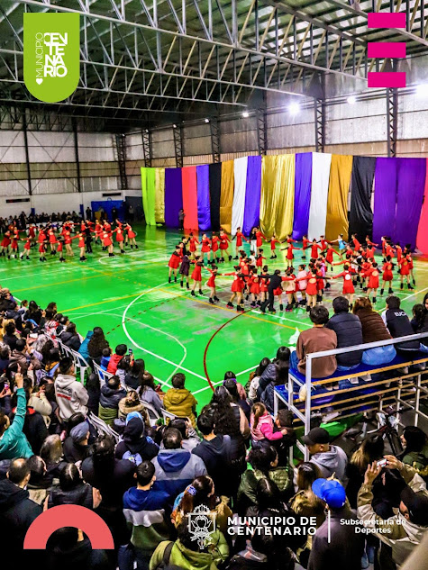 Imagen de HISTÓRICO: EL POLIDEPORTIVO TATA SCRIVANI VIVIÓ SU PRIMER SHOW DE TALENTO Y MOVIMIENTO