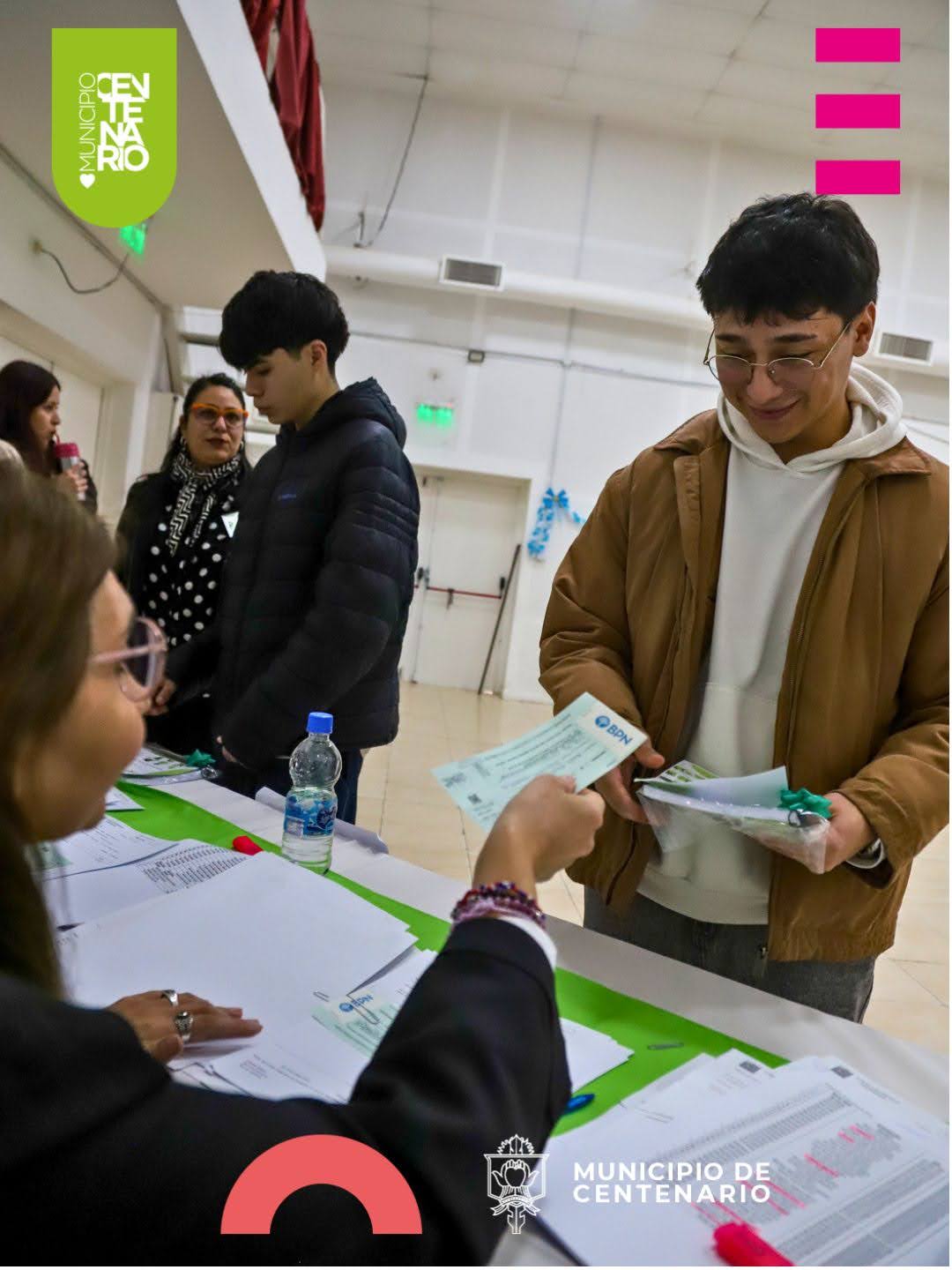 Imagen de CON UN FUERTE ENFOQUE EN LA INCLUSIÓN, EL GABINETE MUNICIPAL ACOMPAÑÓ LA ENTREGA DE BECAS ESTUDIANTILES 2026