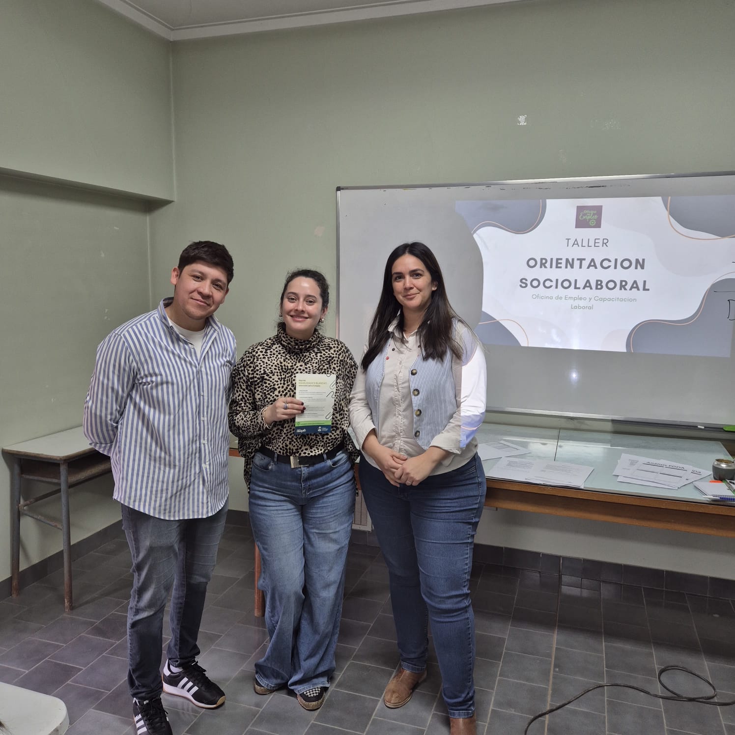 Imagen de CON GRAN CONVOCATORIA, SE PUSO EN MARCHA EL TALLER DE ORIENTACIÓN SOCIOLABORAL DE "EMPLEA NEUQUÉN" EN CENTENARIO