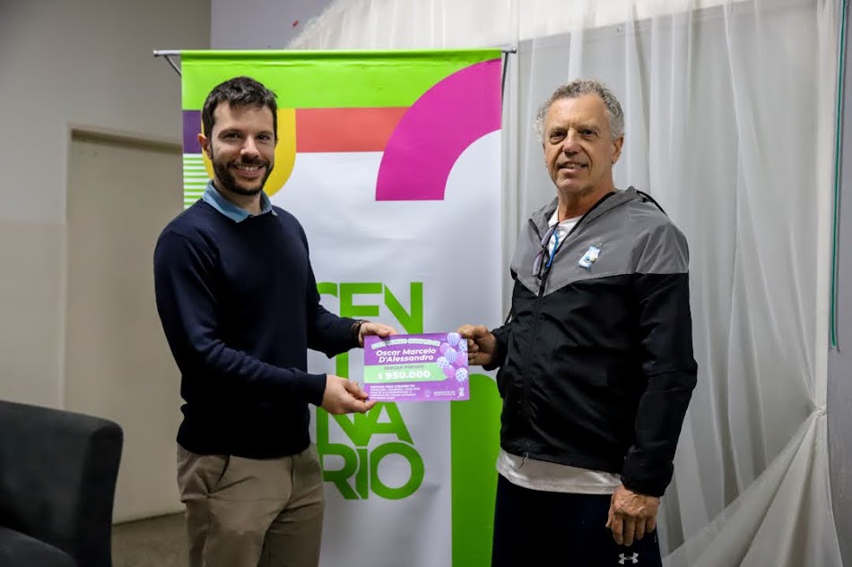 Imagen de LA MUNICIPALIDAD ENTREGÓ AYER OTRO PREMIOS DEL PROGRAMA “BUEN VECINO CUMPLIDOR”