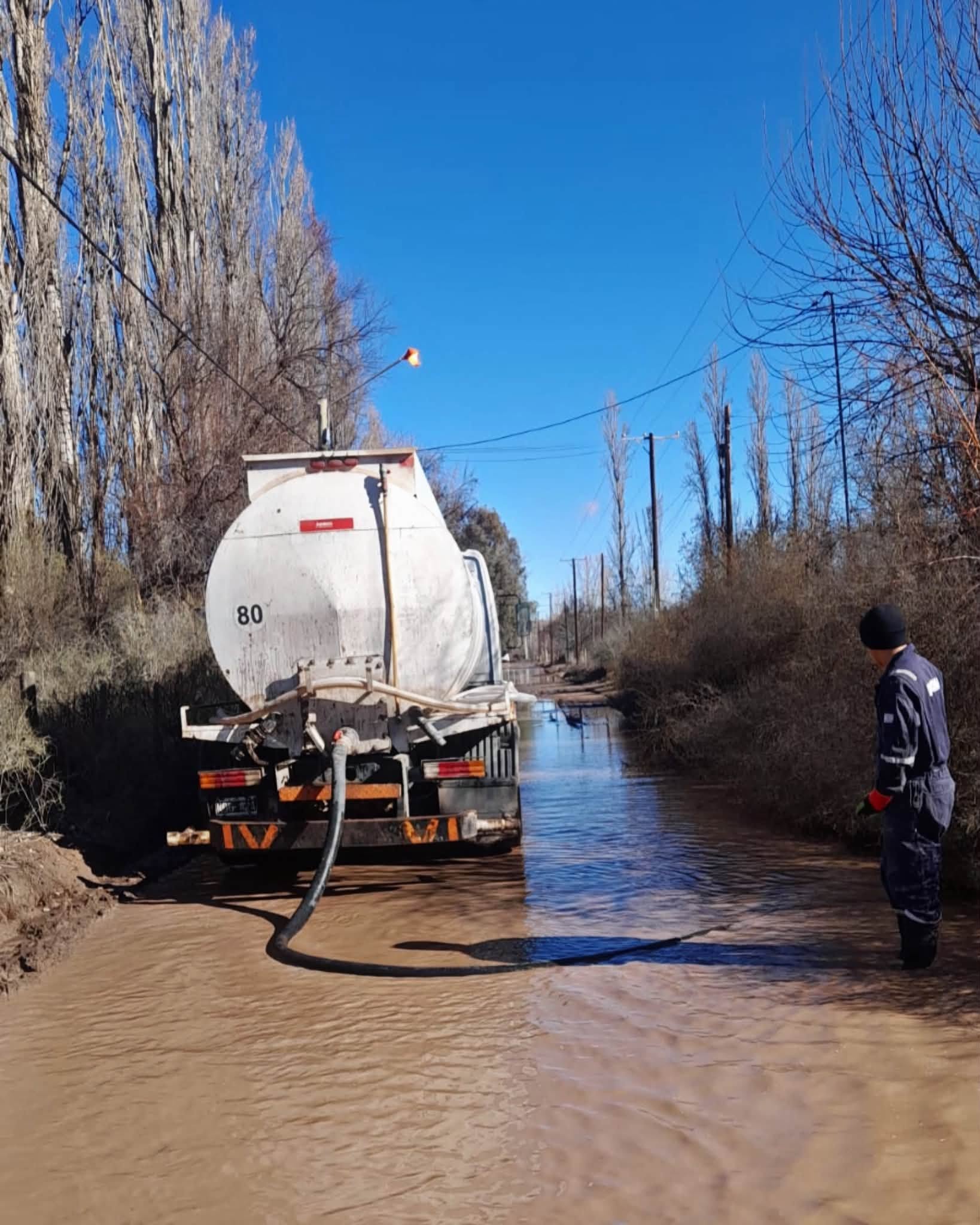 Imagen de EL MUNICIPIO MANTIENE OPERATIVOS DE DESAGOTE Y ASISTENCIA TRAS EL TEMPORAL DE LLUVIA