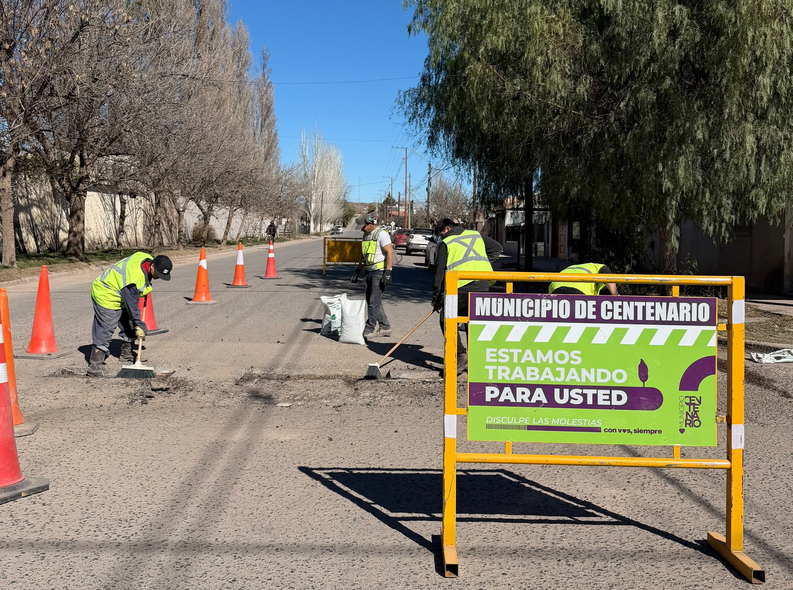 Imagen de BACHEO: EL MUNICIPIO DESPLIEGA NUEVOS TRABAJOS EN DISTINTOS SECTORES DE CENTENARIO