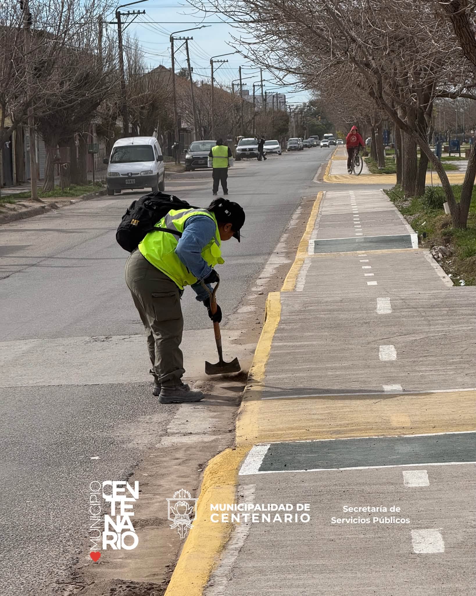Imagen de BARRIDO: EL MUNICIPIO DESPLIEGA UN OPERATIVO DE LIMPIEZA INTEGRAL EN CALLES DEL BARRIO SAYHUEQUE