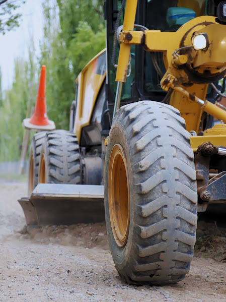 Imagen de TRES MOTONIVELADORAS MUNICIPALES CONTINÚAN CON LOS TRABAJOS DE MANTENIMIENTO VIAL