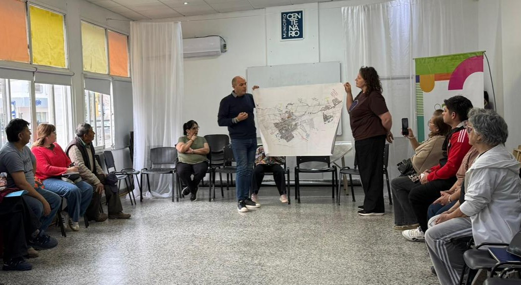Imagen de CIMOLAI RECIBIÓ A VECINOS DE CALLE JUAN DOMINGO PERÓN PARA DIALOGAR SOBRE LA OBRA DE LA RED CLOACAL