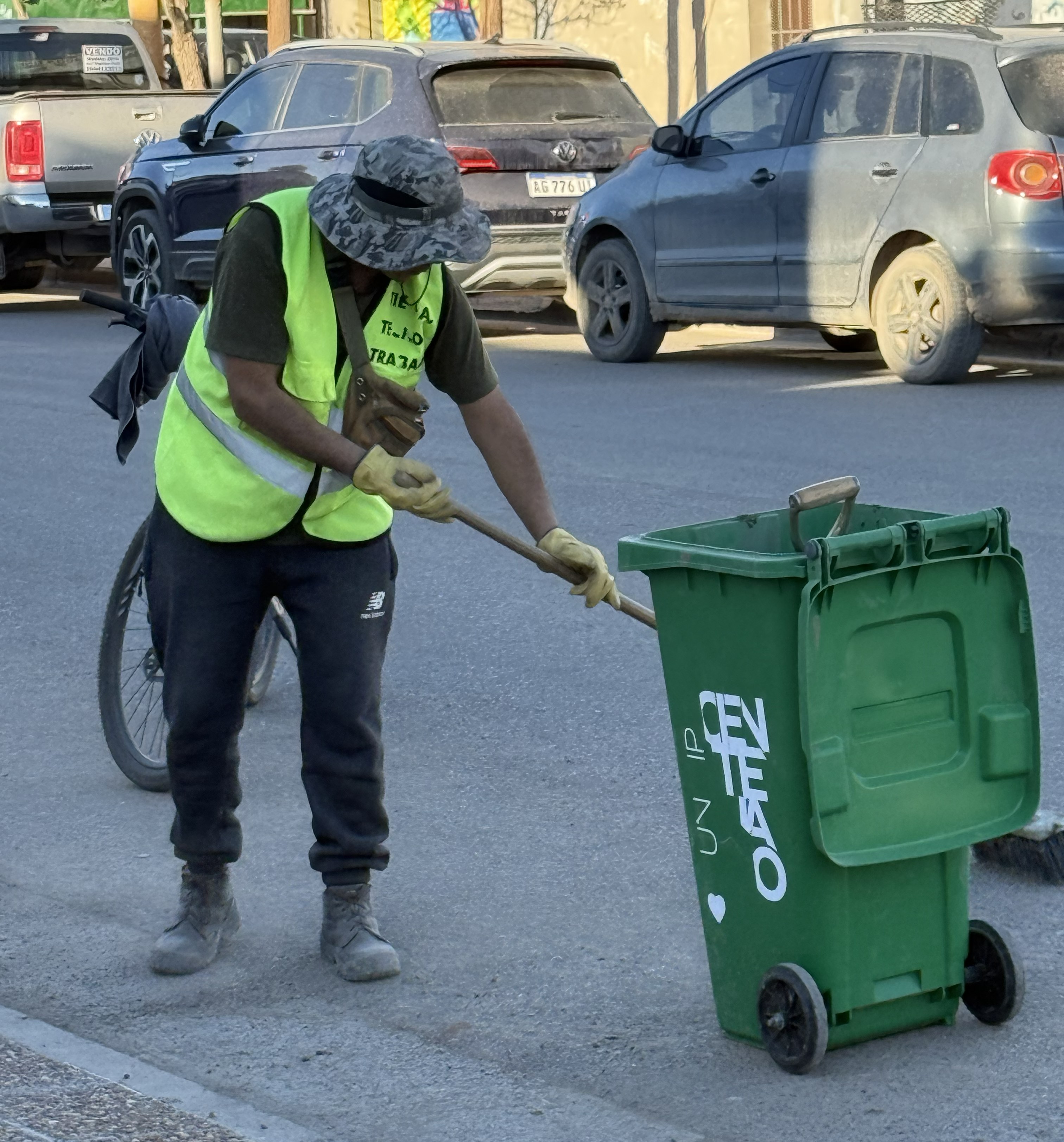 Imagen de BARRIDO Y LIMPIEZA: ESTA TARDE CONTINÚA EL OPERATIVO EN EL CASCO VIEJO