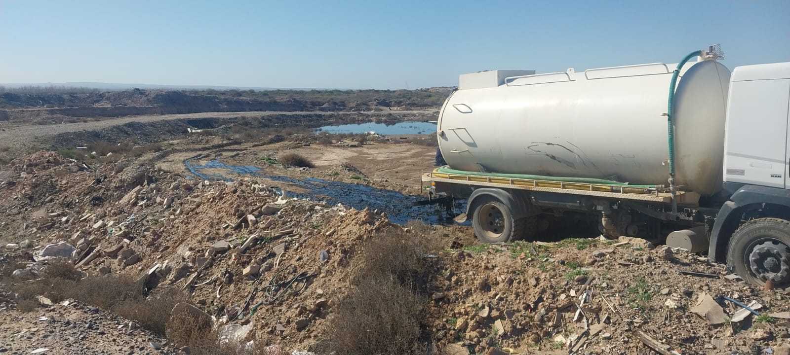 Imagen de AMBIENTE REALIZÓ UN OPERATIVO POR ARROJO INDEBIDO DE RESIDUOS Y EFLUENTES EN LA MESETA